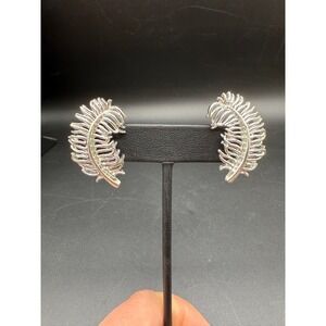 Vintage Coro Silver Tone Feather Clip On Earrings MCM Designer Fashion‎
